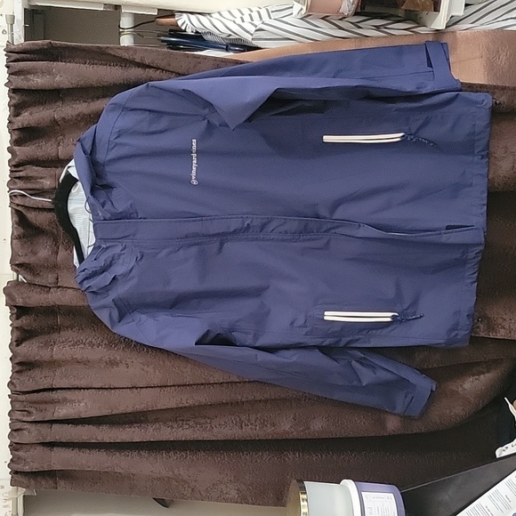 Vineyard Vines Stow and go rain jacket - Picture 4 of 6